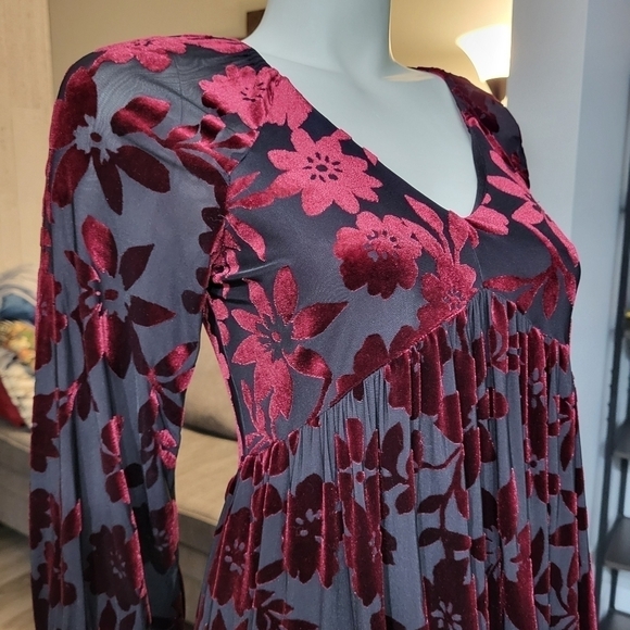 TAYLOR - Burgundy & Black Burnout Floral Velvet Sheath Cocktail Dress - Picture 7 of 14